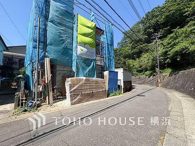 子育て環境、生活利便に優れた住環境に立地し、ゆとりある生活が送れます。（2026年5月撮影）
