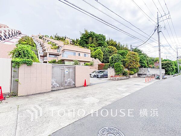 生活利便に優れた住環境に立地し、ゆとりある生活が送れます。