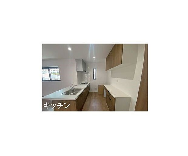 キッチン。(パースはイメージのため実際と色柄が異なる場合があります)