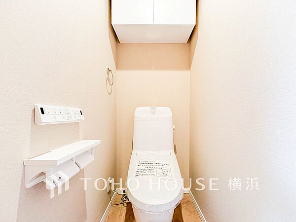 清潔感溢れるトイレ。落ち着いた空間で安らぎのひとときをお過ごしいただけます。