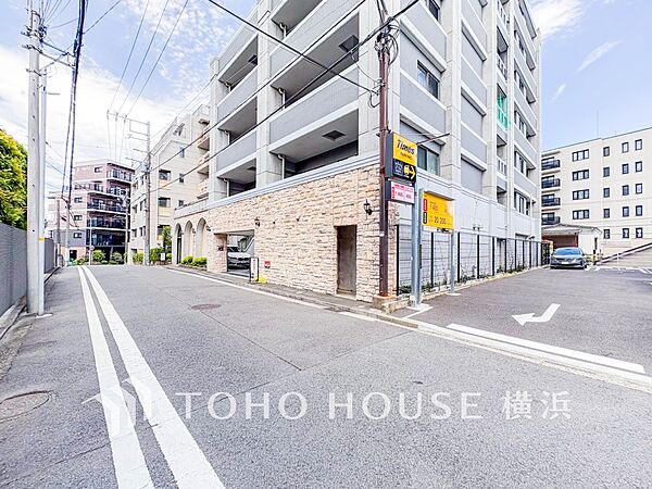 生活利便に優れた住環境に立地し、ゆとりある生活が送れます。