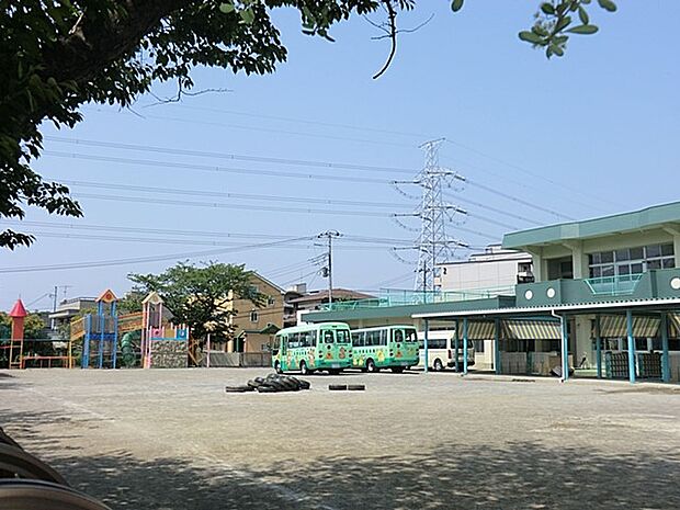 名瀬幼稚園 1000m 周辺には名瀬の森や名瀬川、たくさんの公園、住宅街にありながら自然と触れ合う機会が多いのが特徴です。