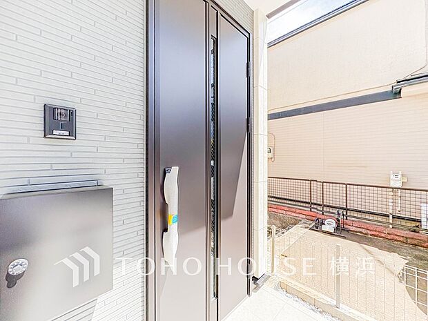 お住まいの顔となる玄関。住まう方のプライドを満たすクオリティを備えています。