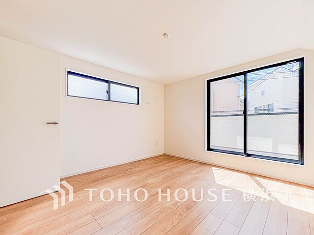 心地よい光と風があふれています。プライベートな自分時間を快適に過ごせるお部屋。