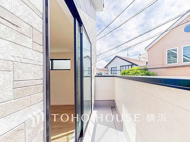 お部屋にも爽やかな風と暖かく柔らかな日差しが差し込み、毎日の暮らしを豊かに彩ります。