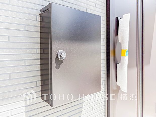 スタイリッシュな外観に見合う、オシャレな郵便受け。毎朝新聞を受け取るのも楽しみになりそう。