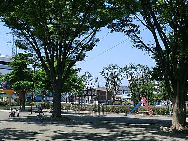 小倉アベリア公園　550m　クロスゲート川崎の裏にある公園。買い物のついでに寄れる公園です。 