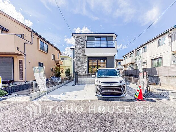 爽やかな青空の下に贅沢なほどに降り注ぐ陽光、豊かな居住性と、クオリティが見事に調和した住空間。