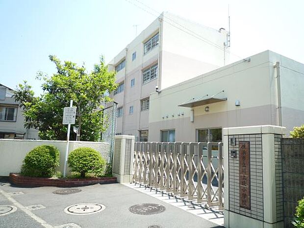 横浜市立川上北小学校 1400m 徒歩18分。子育て世代に優しい落ち着いた住環境。