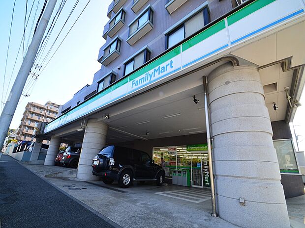 ファミリーマート 戸塚名瀬町店 1000m ちょっとした買い物にも便利ですね。