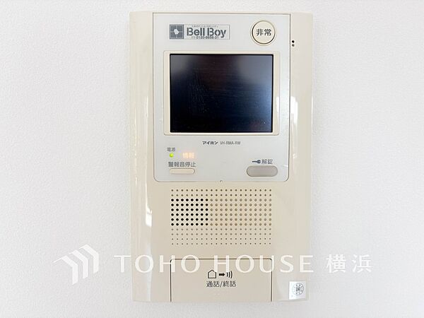 誰が来てもわかる様にモニター付きインターホンを設置。快適と安らぎを合わせた優しい設計。