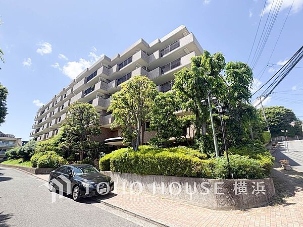生活利便に優れた住環境に立地し、ゆとりある生活が送れます。