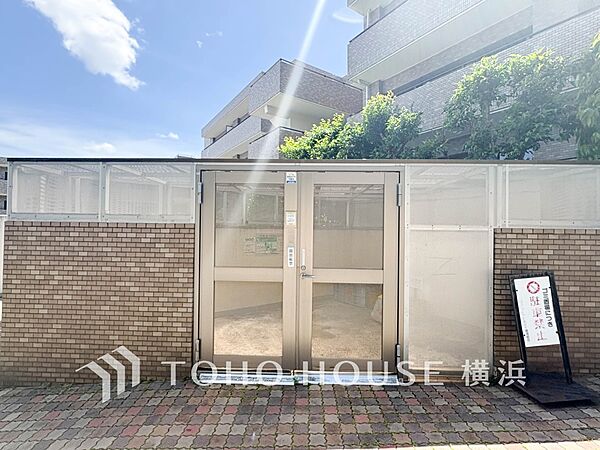 共同ごみ置き場。管理体制の行き届いた共同ごみ置き場はいつもきれいにされています。