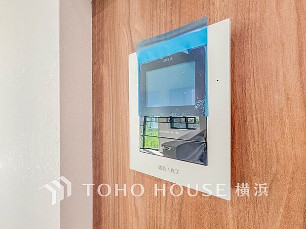 誰が来てもわかる様にモニター付きインターホンを設置。快適と安らぎを合わせた優しい設計。