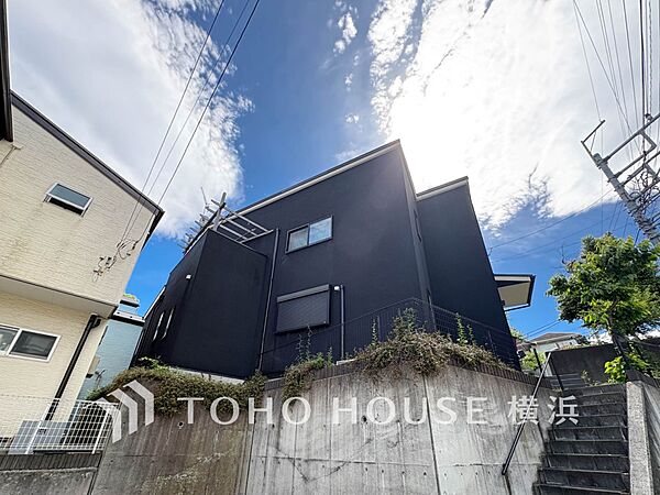 表現された空間は豊かな光と風を纏い、暮らしの時間を豊かにしてくれます。