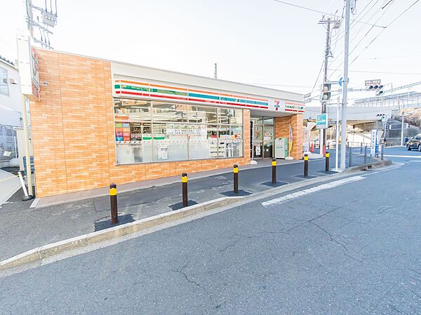 セブンイレブン屏風ヶ浦駅前店　400m　24時間営業。近くにあるとちょっとした買い物にも便利ですね。