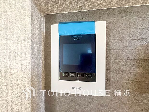 誰が来てもわかる様にモニター付きインターホンを設置。快適と安らぎを合わせた優しい設計。