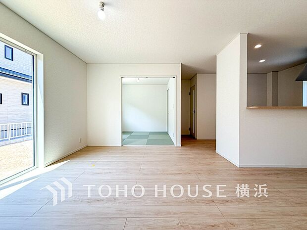 あたたかい日差しがたっぷり降り注ぐLDKは自然と家族の顔があかるい笑顔に。