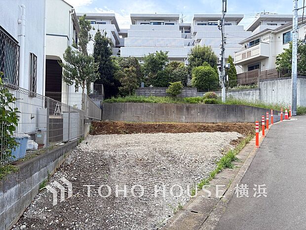 十分な広さのカースペースは、お車2台分の広さがあります。（2026年5月撮影）