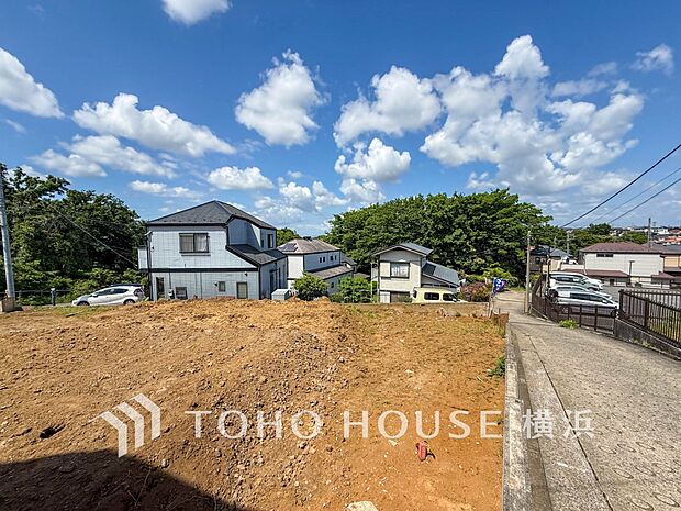 美しい街並みと穏やかな住環境でやすらぎの暮らしを叶えます。(2026年5月撮影)