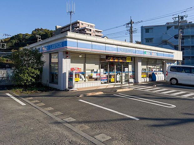 ローソン横浜上菅田町店 650m オリジナルブランド商品やホットスナック・コーヒーも人気です。