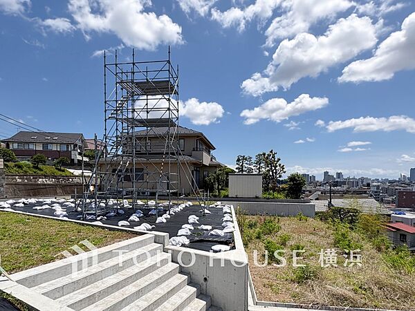 吹き渡る風が心地良い爽やかな住環境。是非一度現地をご覧ください。（2026年5月撮影）