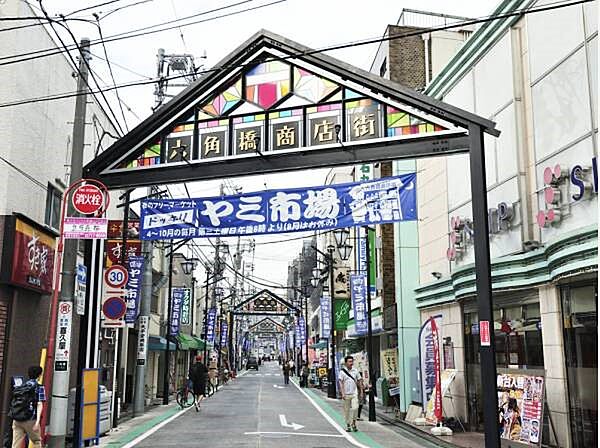 六角橋商店街　650m　昭和の面影を残すレトロな雰囲気が魅力の商店街。幅広い業種のお店で古くから賑わいを見せている。