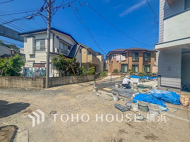 生活利便に優れた住環境に立地し、ゆとりある生活が送れます。(2026年5月撮影)