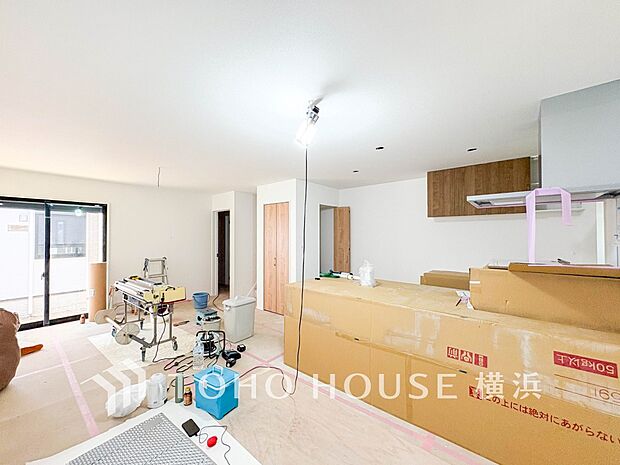 家族と過ごす時間を大切にしたい方にぴったりの明るくゆとりある住空間です。(2026年5月撮影)