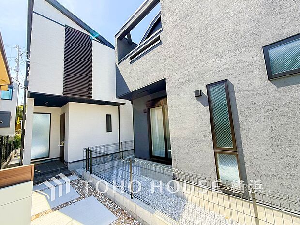 お住まいの顔となる玄関。住まう方のプライドを満たすクオリティを備えています。 