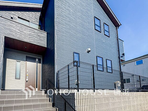 お住まいの顔となる玄関。住まう方のプライドを満たすクオリティを備えています。