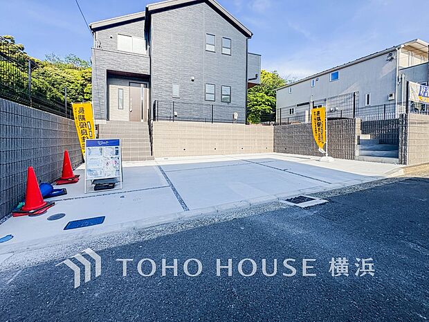 十分な広さのカースペースは、お車2台分の広さがあります。