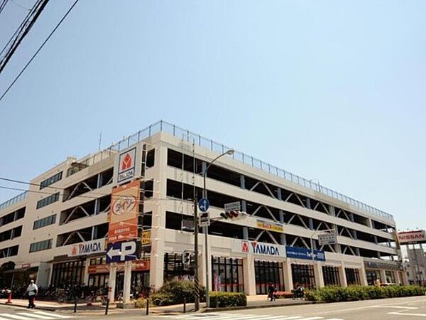 ヤマダデンキテックランド鶴見店　550m　ここにくればお目当ての家電製品もきっと見つかります。店内も広くゆったりとしていてお買い物しやすいです