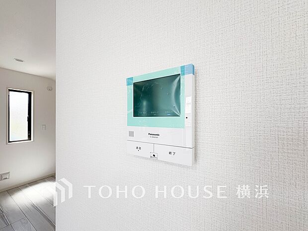 誰が来てもわかる様にモニター付きインターホンを設置。快適と安らぎを合わせた優しい設計。