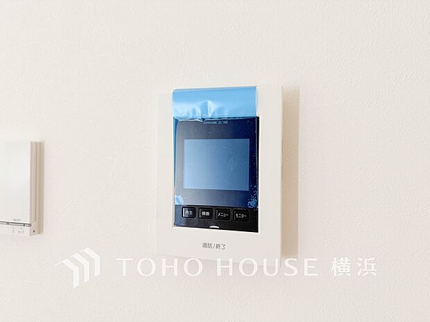 誰が来てもわかる様にモニター付きインターホンを設置。快適と安らぎを合わせた優しい設計。