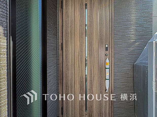 お住まいの顔となる玄関。住まう方のプライドを満たすクオリティを備えています。