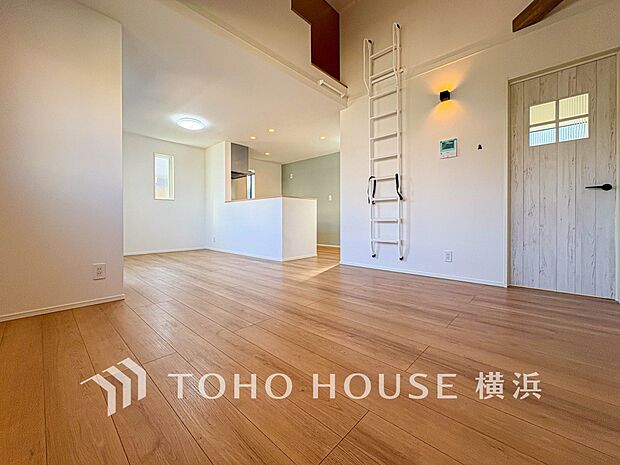 家族と過ごす時間を大切にしたい方にぴったりの明るくゆとりある住空間です。