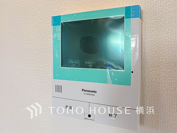 誰が来てもわかる様にモニター付きインターホンを設置。快適と安らぎを合わせた優しい設計。