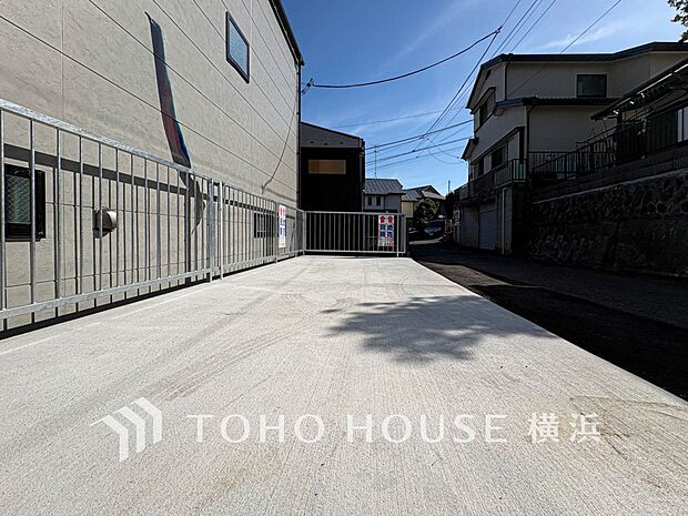 敷地内に駐車スペースがあると、日々の暮らしのをスムーズに運ぶ事が出来ます。