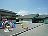 周辺：東幼稚園　700m　古くから地域に馴染んでいる幼稚園。体操や知育など課外教室が盛んです。 