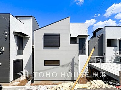 外観:住む人を映し出す洗練された佇まいは、いつまでも輝き続けながらいつしか街の風景に溶け込んでいきます。 外観:住む人を映し出す洗練された佇まいは、いつまでも輝き続けながらいつしか街の風景に溶け込んでいきます。