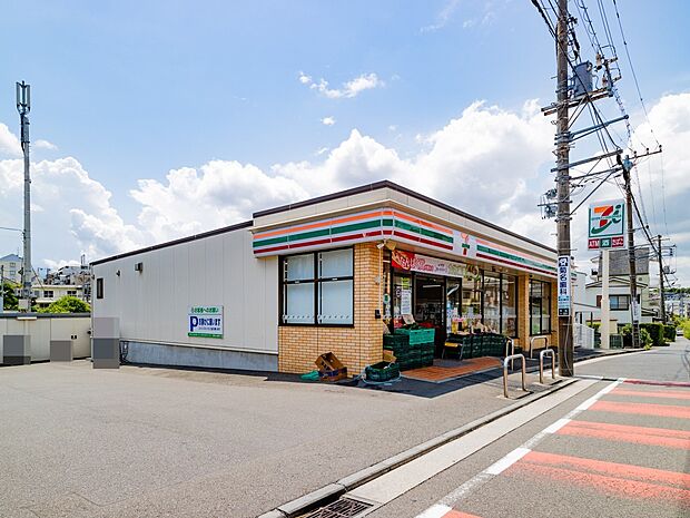 セブンイレブン横浜菊名3丁目店 450m ちょっとした買い物や支払い、ATMなど近くにあると何かと便利なコンビニエンスストア。