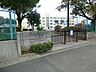 周辺：横浜市立荏田小学校　30m　徒歩1分。小学校が近いのは子育てファミリーにもおすすめのポイント。 
