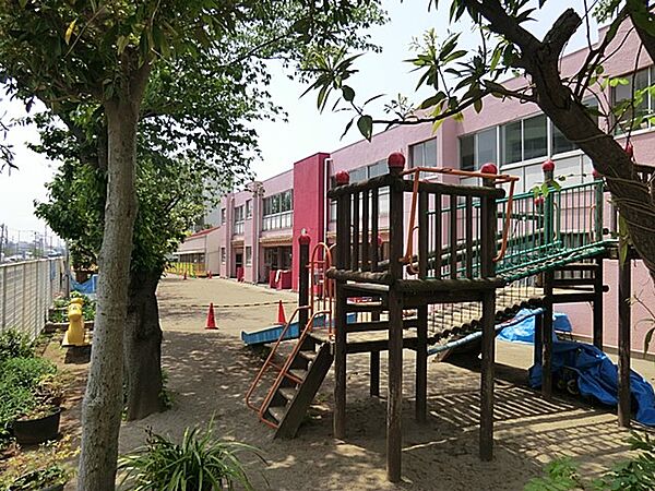 和光幼稚園　1200m　預かり保育や通園バスの実施など時代のニーズに応え、開かれた幼稚園として地域社会と共に歩んでいます。