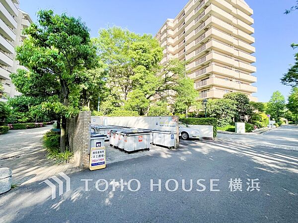 共同ごみ置き場。管理体制の行き届いた共同ごみ置き場はいつもきれいにされています。