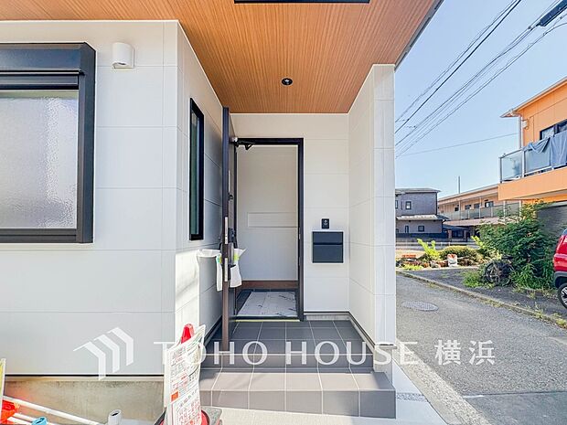 お住まいの顔となる玄関。住まう方のプライドを満たすクオリティを備えています。