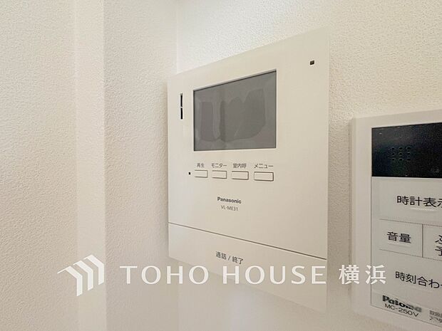 誰が来てもわかる様にモニター付きインターホンを設置。快適と安らぎを合わせた優しい設計。