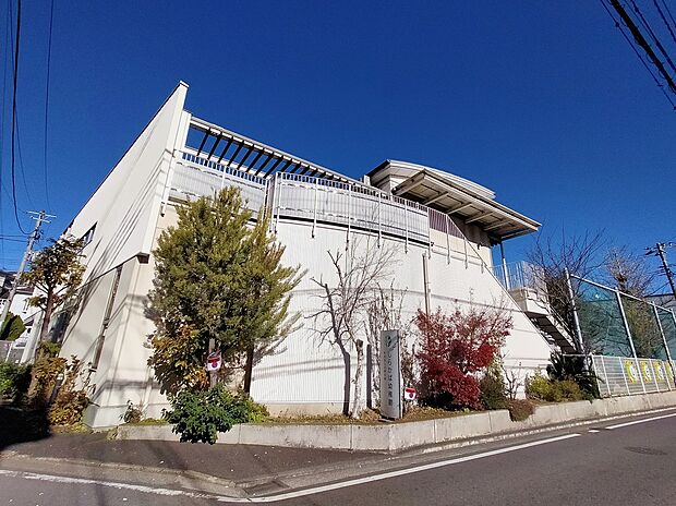 認定こども園しらかば幼稚園　500m　未就園児に向けてイベント教室を開催したり、園庭を開放したりしています。 