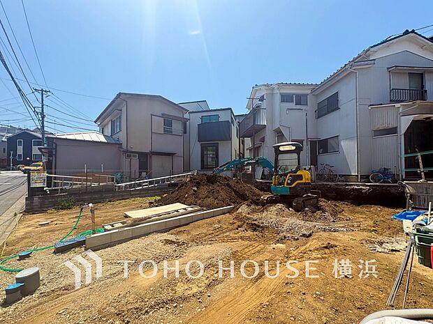 忙しく過ぎゆく日常を置き去るほど、ゆったりした時間が流れる住環境。（2026年5月撮影）