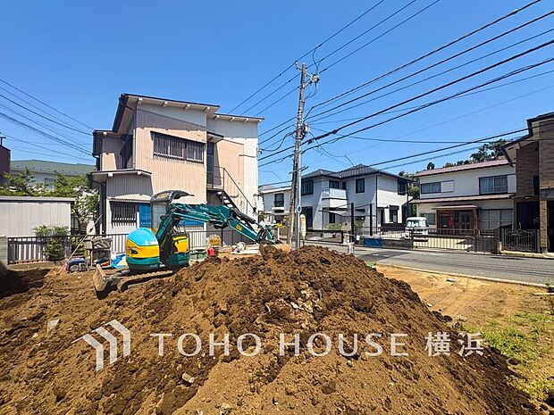 良質な環境に暮らす永住の邸がここに誕生します。（2026年5月撮影）